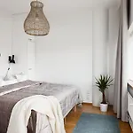 Sleepwell Itaekeskus, Direct Metro To Center And Bus To Airport Apartment