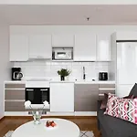 Sleepwell Itaekeskus, Direct Metro To Center And Bus To Airport Apartment Helsinki