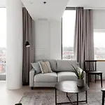 Sleepwell Itaekeskus, Direct Metro To Center And Bus To Airport Apartment Helsinki