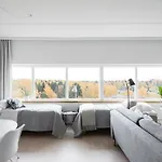 Apartment Sleepwell Itaekeskus, Direct Metro To Center And Bus To Airport Helsinki
