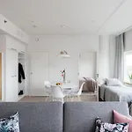 Sleepwell Itaekeskus, Direct Metro To Center And Bus To Airport Apartment